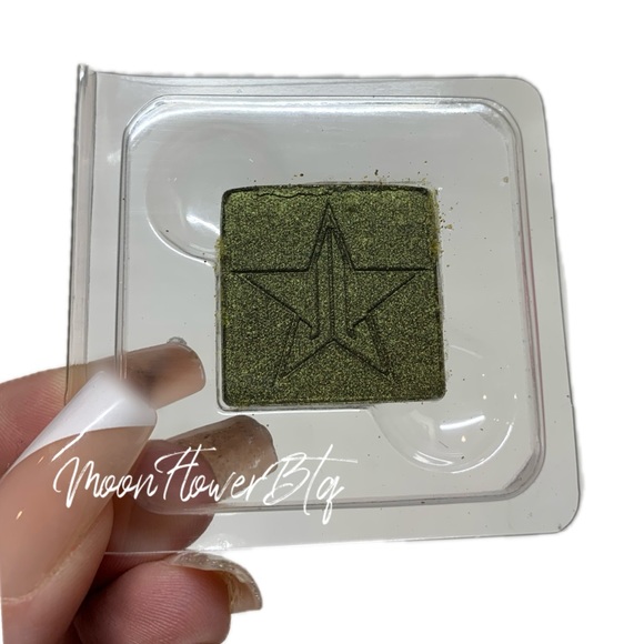 Jeffree Star “Tax Free” Green Gold Eyeshadow Single – Metallic Finish, Vegan - Picture 3 of 5